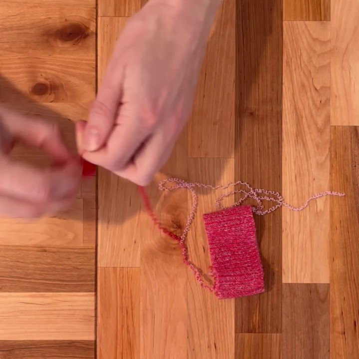 Étape 4 du détricot: Le fil est enroulé en petites balles