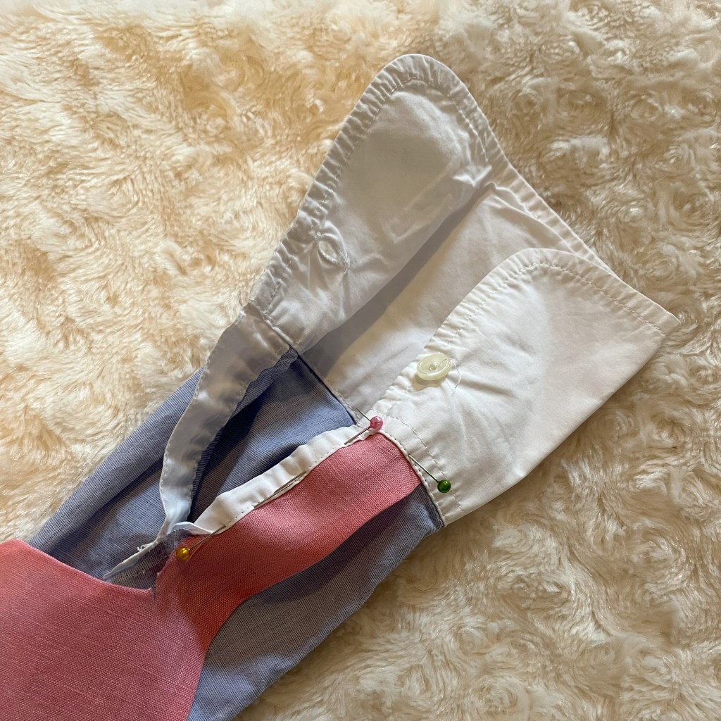 Photo d'une patch en P épinglée sur une chemise